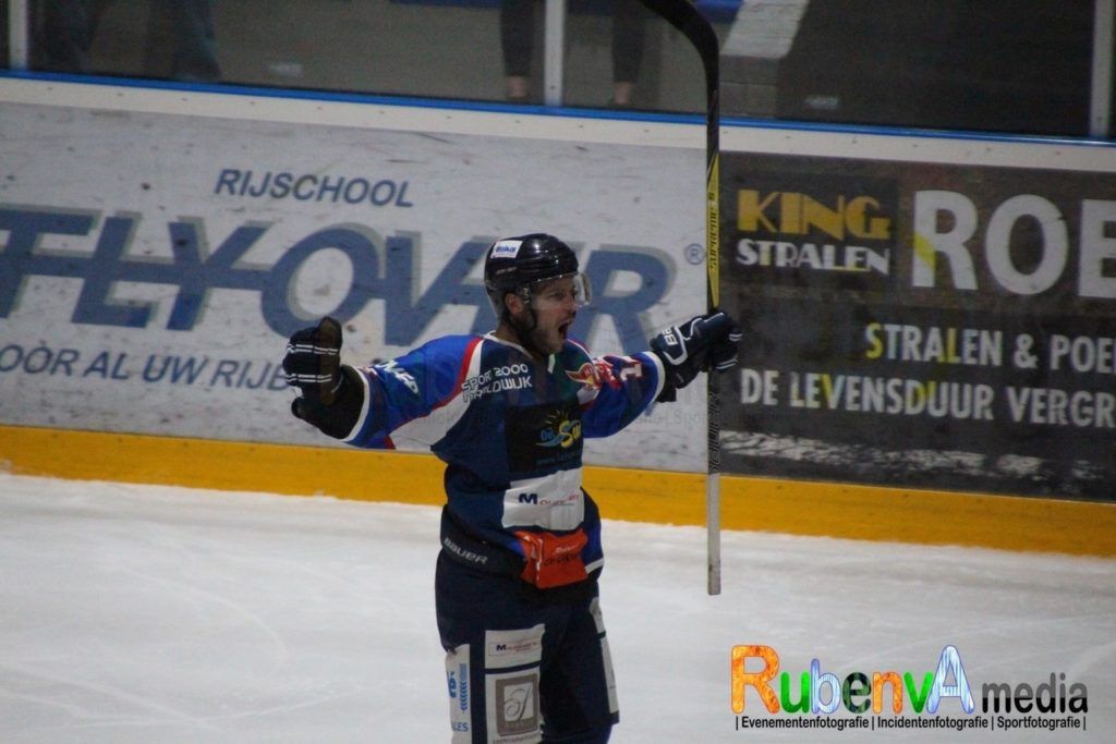 HIJS Hokij UNIS Flyers Face-Off