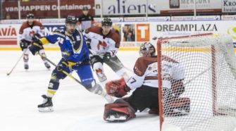 Tilburg Trappers Füchse Duisburg Ijshockey Face-Off