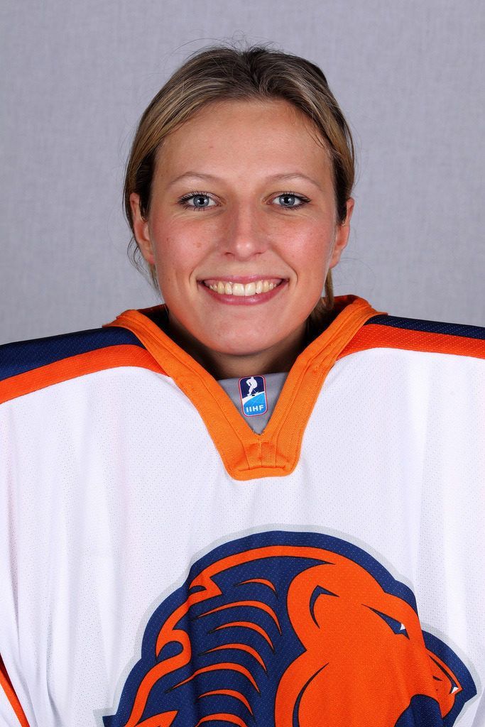 Claudia van Leeuwen ijshockey Face-Off