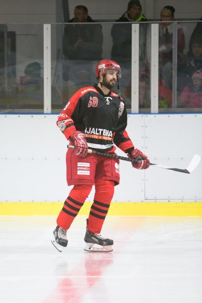 Zahir Hup ijshockey Face-Off