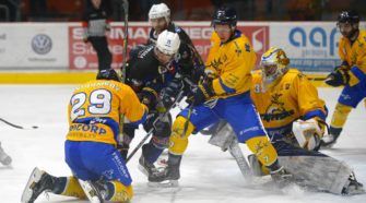 Tilburg Trappers Hannover Indians ijshockey Face-Off