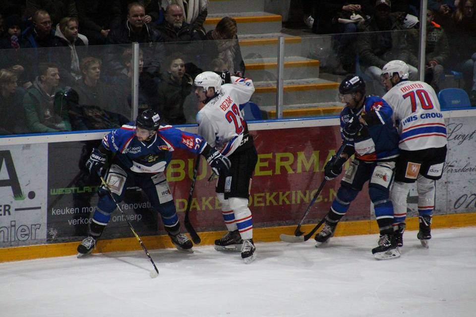 HIJS Hokij Den Haag Unis Flyers Heerenveen Face-Off IJshockey Bene League