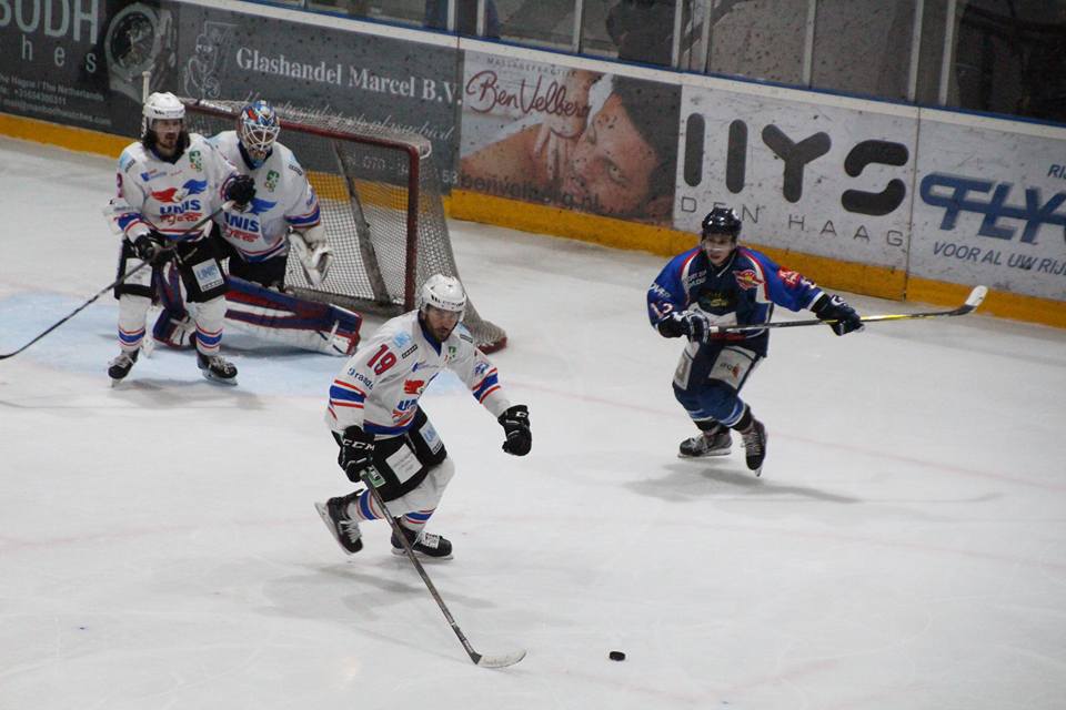 HIJS Hokij Den Haag UNiS Flyers Heerenveen Face-Off IJshockey 