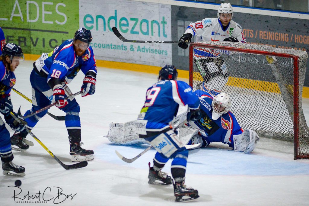 UNIS Flyers Heerenveen HIJS Hokij Den Haag IJShockey Face-Off