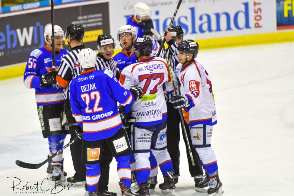 UNIS Flyers Heerenveen HIJS Hokij DEn Haag ijshockey Face-Off