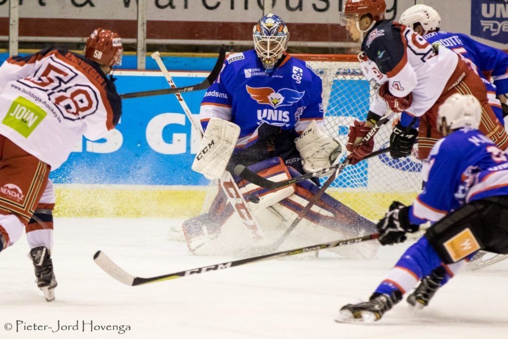 Luik Bulldogs UNIS Flyers Heerenveen BeNe League IJshockey Face-Off