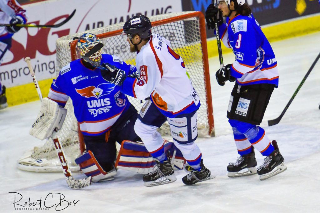 UNIS Flyers Heerenveen HIJS Hokij DEn Haag ijshockey Face-Off