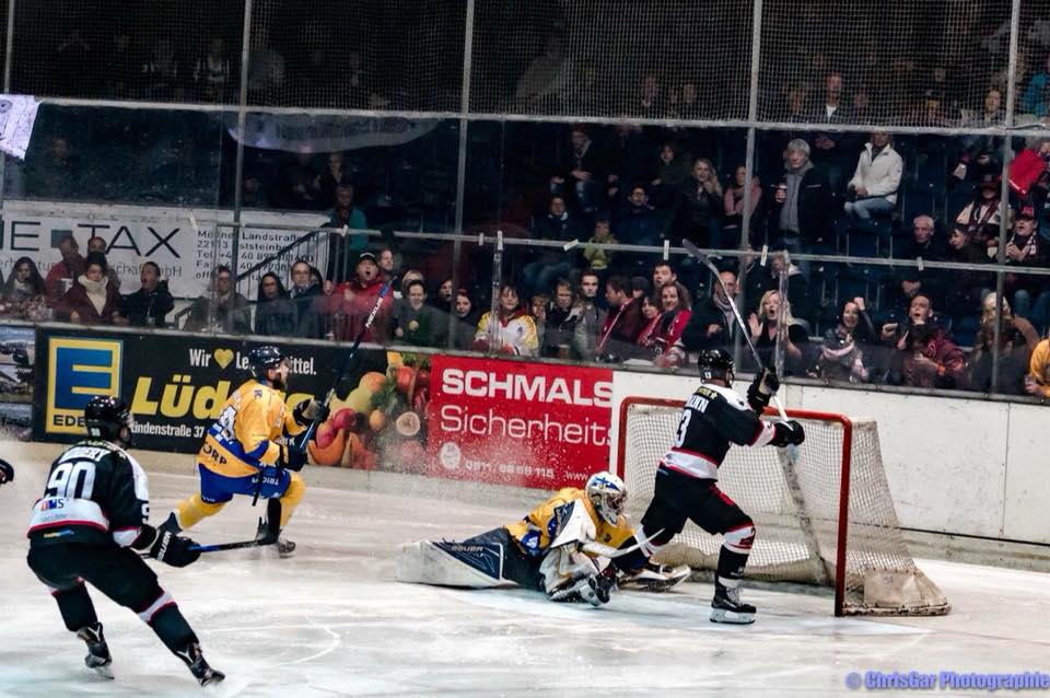 Tilburg Trappers Hannover Scorpions Face-Off IJshockey