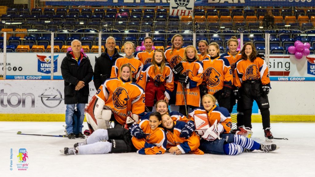 Girls Only Hockey Face-Off IJshockey