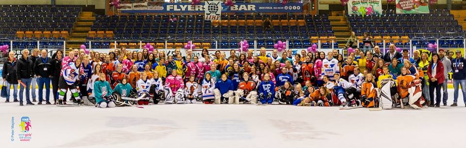 Girls Only Hockey Face-Off IJshockey