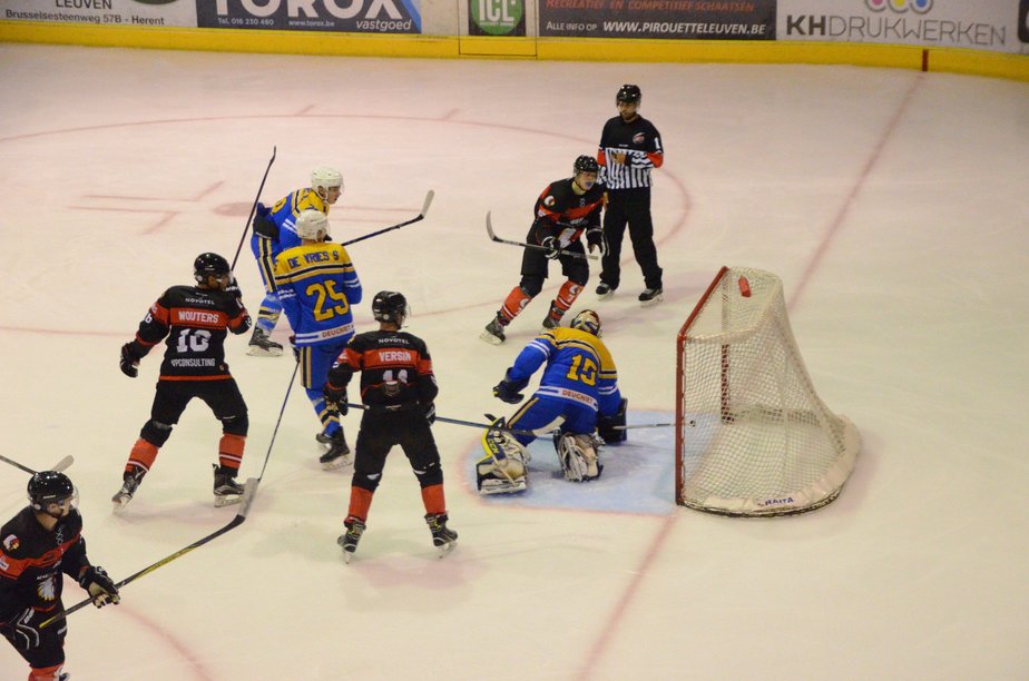 BvB Chiefs vs Tigers Ijshockey Face-Off.nl