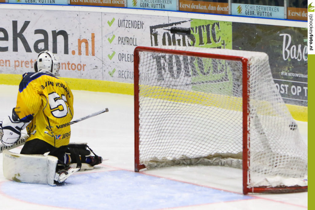 AHOUD Devils Nijmegen Trappers Face-Off IJshockey BeNe League