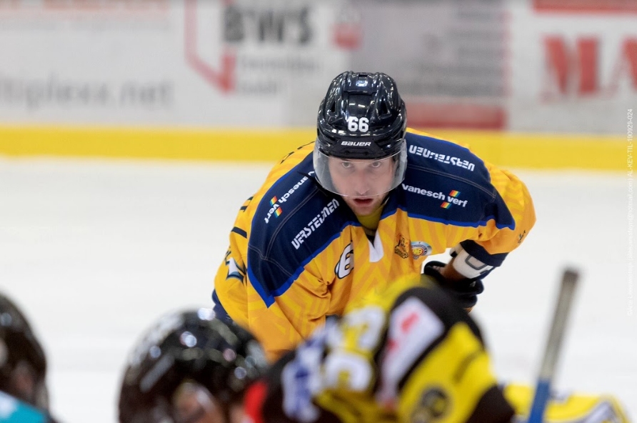 Diego Hofland die in overtime scoort